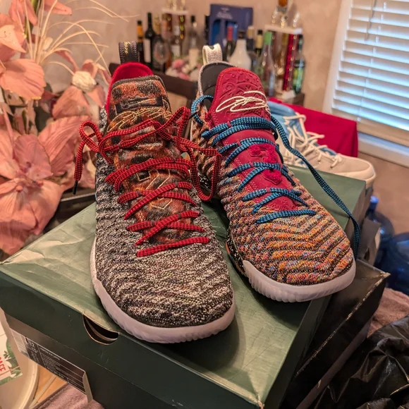 Nike LeBron 16 Sneakers - Picture 2 of 5